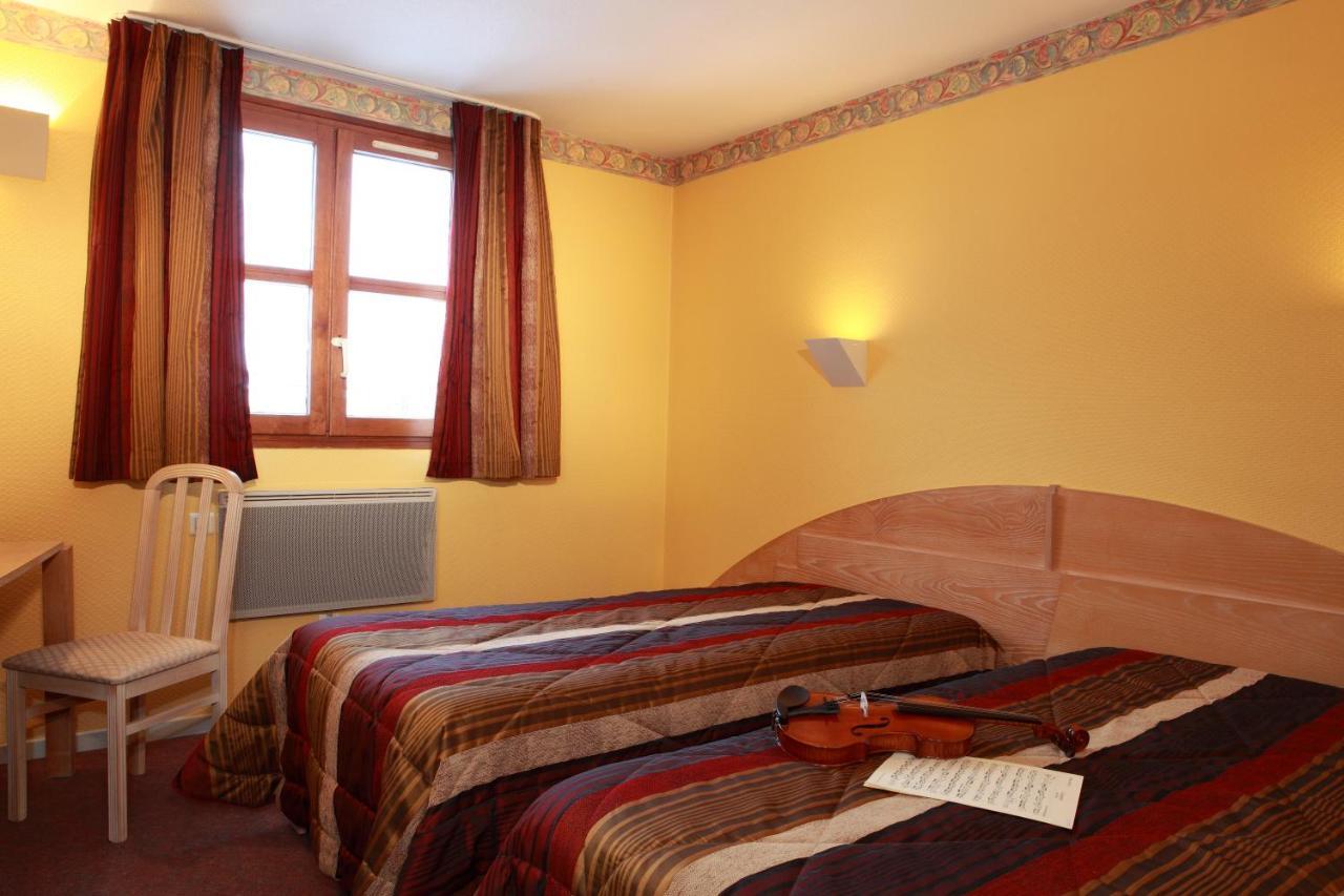 Logis Le Luth Hotel Mirecourt Exterior foto