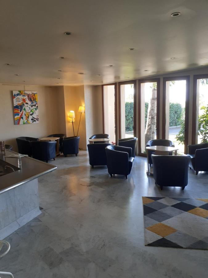 Logis Le Luth Hotel Mirecourt Exterior foto