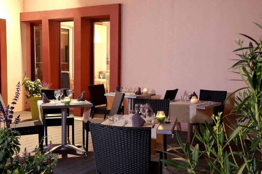 Logis Le Luth Hotel Mirecourt Exterior foto