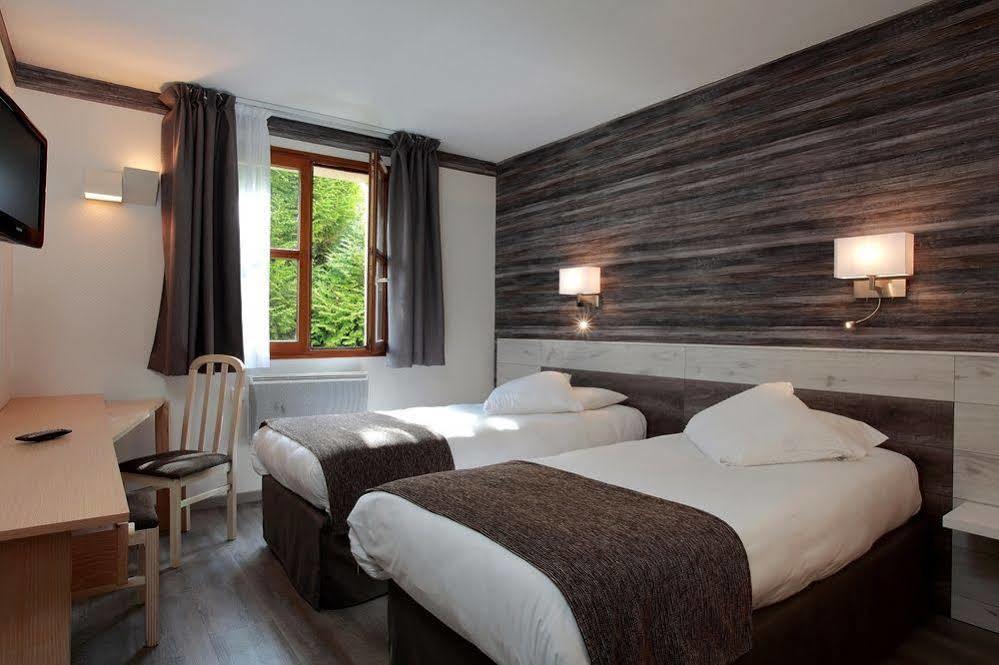 Logis Le Luth Hotel Mirecourt Exterior foto